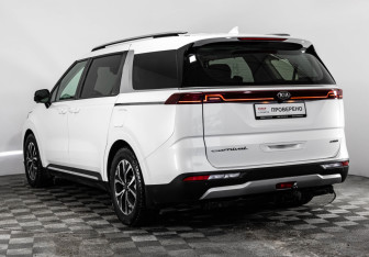 Подержанный автомобиль Kia Carnival 2021 года (7 фото)