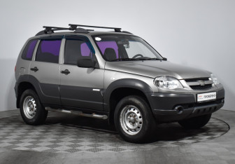 Подержанный автомобиль Chevrolet Niva 2011 года (3 фото)