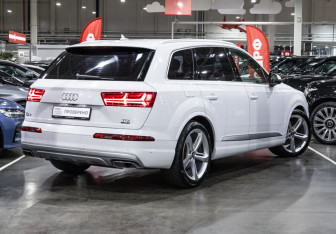 Подержанный автомобиль Audi Q7 2018 года (6 фото)