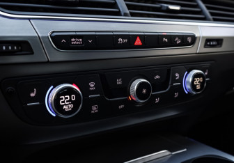 Подержанный автомобиль Audi Q7 2015 года (20 фото)