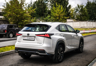 Подержанный автомобиль Lexus NX 2020 года (6 фото)