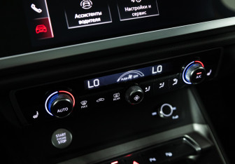 Подержанный автомобиль Audi Q3 2020 года (18 фото)