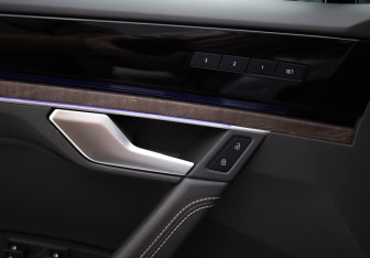 Подержанный автомобиль Volkswagen Touareg 2021 года (26 фото)