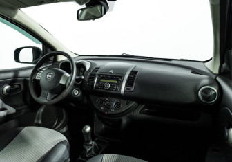 Подержанный автомобиль Nissan Note 2008 года (9 фото)