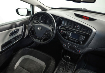 Подержанный автомобиль Kia Ceed Hatchback 2012 года (8 фото)