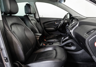 Подержанный автомобиль Hyundai ix35 2015 года (16 фото)