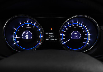 Подержанный автомобиль Hyundai Sonata 2012 года (20 фото)