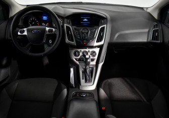Подержанный автомобиль Ford Focus Sedan 2013 года (14 фото)