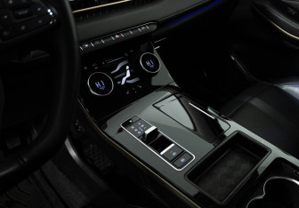 Подержанный автомобиль Exeed LX 2023 года (18 фото)