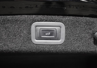 Подержанный автомобиль Voyah Passion 2023 года (17 фото)