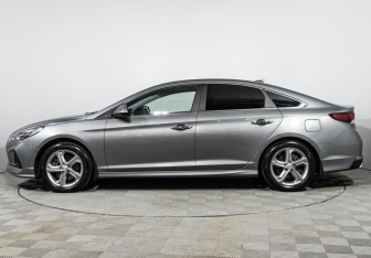 Подержанный автомобиль Hyundai Sonata 2018 года (8 фото)