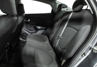 Подержанный автомобиль Kia Rio Sedan 2012 года (10 фото)