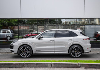 Подержанный автомобиль Porsche Cayenne 2020 года (9 фото)