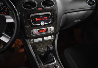 Подержанный автомобиль Ford Focus Wagon 2008 года (17 фото)