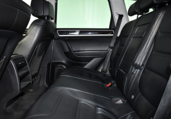 Подержанный автомобиль Volkswagen Touareg 2015 года (12 фото)