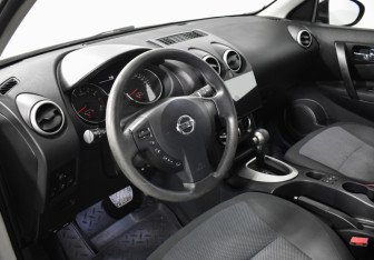 Подержанный автомобиль Nissan Qashqai 2013 года (9 фото)