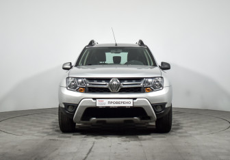 Подержанный автомобиль Renault Duster 2016 года (2 фото)