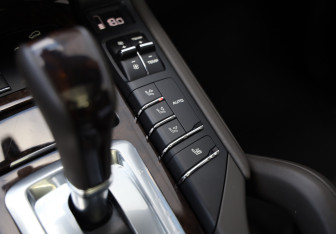 Подержанный автомобиль Porsche Cayenne 2015 года (19 фото)