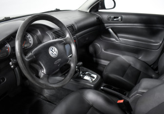 Подержанный автомобиль Volkswagen Passat Sedan 2004 года (9 фото)