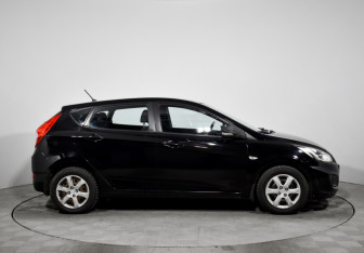 Подержанный автомобиль Hyundai Solaris Hatchback 2013 года (4 фото)