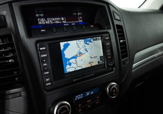 Подержанный автомобиль Mitsubishi Pajero 2010 года (16 фото)