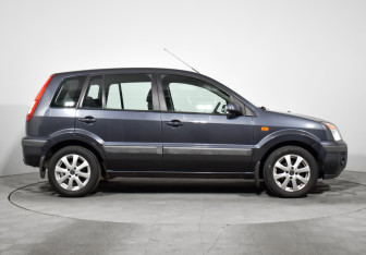 Подержанный автомобиль Ford Fusion 2008 года (4 фото)