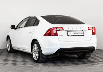 Подержанный автомобиль Volvo S60 2013 года (7 фото)