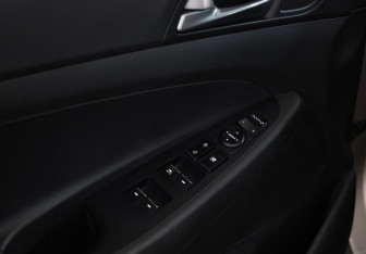 Подержанный автомобиль Hyundai Tucson 2016 года (15 фото)