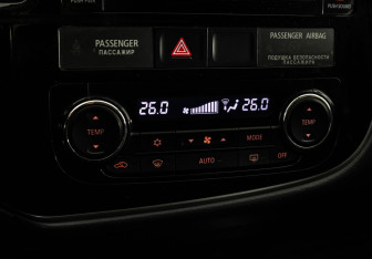 Подержанный автомобиль Mitsubishi Outlander 2017 года (15 фото)