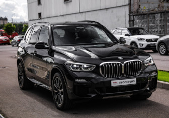 Подержанный автомобиль BMW X5 2020 года (5 фото)