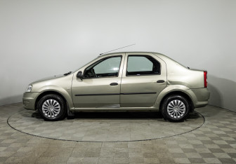 Подержанный автомобиль Renault Logan Sedan 2011 года (8 фото)