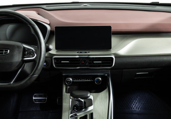 Подержанный автомобиль Geely Coolray 2023 года (14 фото)