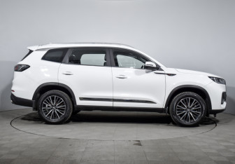 Подержанный автомобиль Chery Tiggo 8 Pro Max 2022 года (4 фото)
