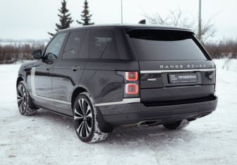 Подержанный автомобиль Land Rover Range Rover 2021 года (9 фото)