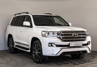 Подержанный автомобиль Toyota Land Cruiser Suv 2016 года (3 фото)