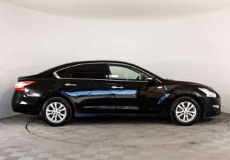 Подержанный автомобиль Nissan Teana 2014 года (3 фото)