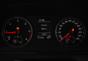 Подержанный автомобиль Volkswagen Caravelle 2018 года (20 фото)