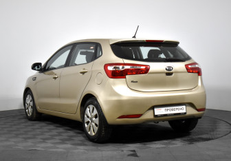 Подержанный автомобиль Kia Rio Hatchback 2014 года (7 фото)