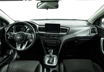 Подержанный автомобиль Kia Ceed Hatchback 2019 года (13 фото)