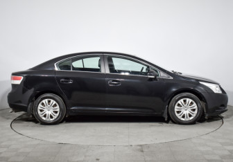 Подержанный автомобиль Toyota Avensis Sedan 2009 года (4 фото)