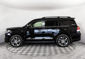 Подержанный автомобиль Toyota Land Cruiser Suv 2020 года (9 фото)