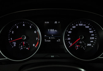 Подержанный автомобиль Volkswagen Passat Sedan 2017 года (12 фото)