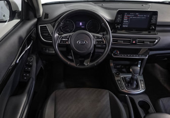 Подержанный автомобиль Kia Seltos 2021 года (10 фото)