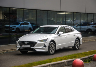 Подержанный автомобиль Hyundai Sonata 2021 года (3 фото)
