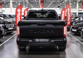 Подержанный автомобиль Toyota Tundra 2022 года (10 фото)
