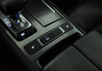 Подержанный автомобиль Genesis G80 2019 года (23 фото)