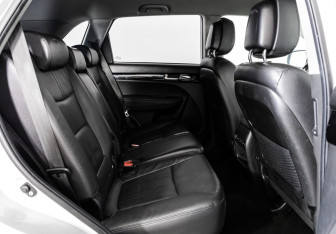 Подержанный автомобиль Kia Sorento 2013 года (19 фото)