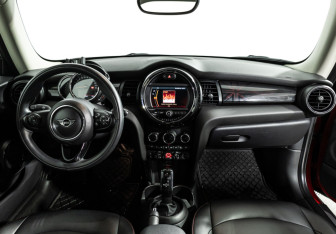 Подержанный автомобиль MINI Hatch 2020 года (13 фото)