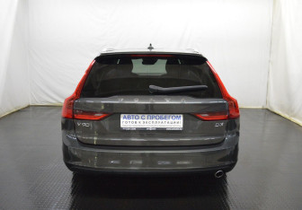 Подержанный автомобиль Volvo V90 2018 года (6 фото)