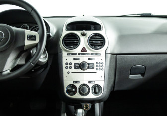 Подержанный автомобиль Opel Corsa 2007 года (14 фото)